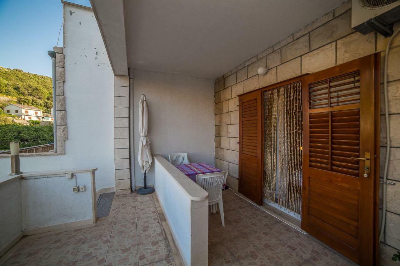 Apartmani Ina Povlja  Kültér fotó