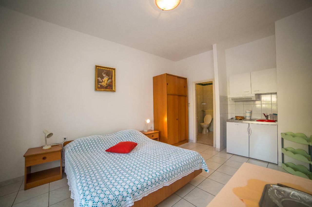 Apartmani Ina Povlja  Kültér fotó