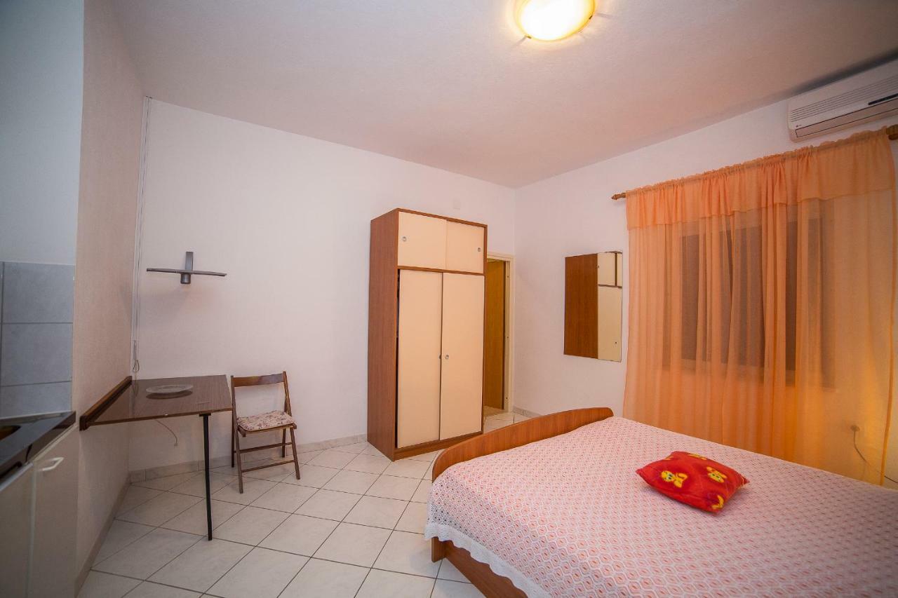 Apartmani Ina Povlja  Kültér fotó