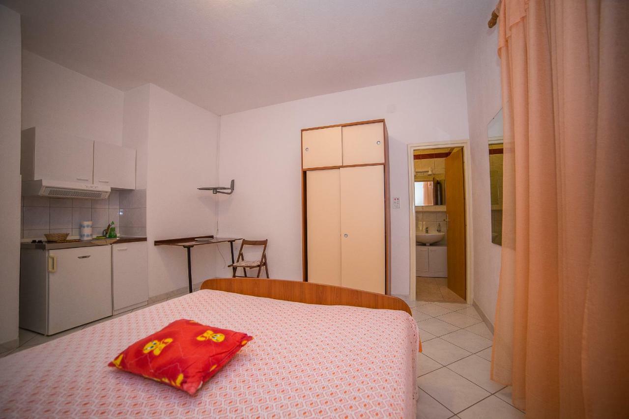 Apartmani Ina Povlja  Kültér fotó